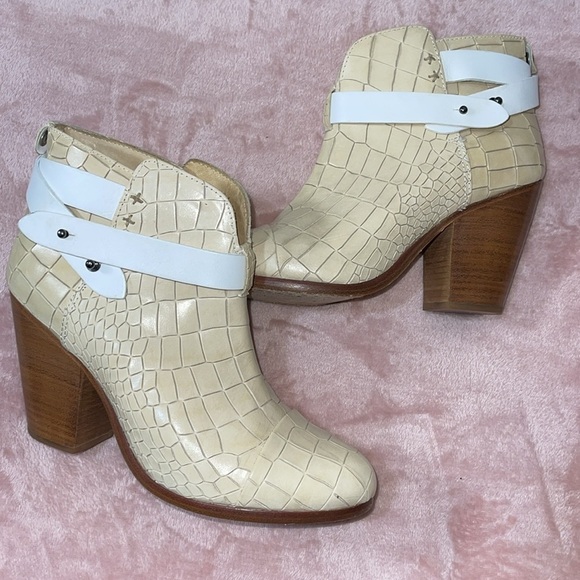 Rag & Bone Harrow Booties in Ivory Snakeskin Sz. 38.5 / 8.5US - Picture 6 of 16
